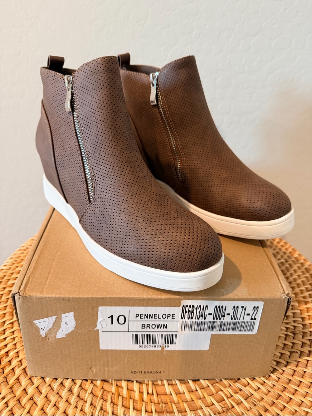 NIB Journee Collection Pennelope Wedge Sneakers Brown Size 10 - Picture 2 of 5